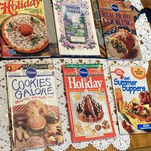 Lot of 6 Assorted paper back Cookbooks, vtg Betty Crocker, Pillsbury, Tennessee